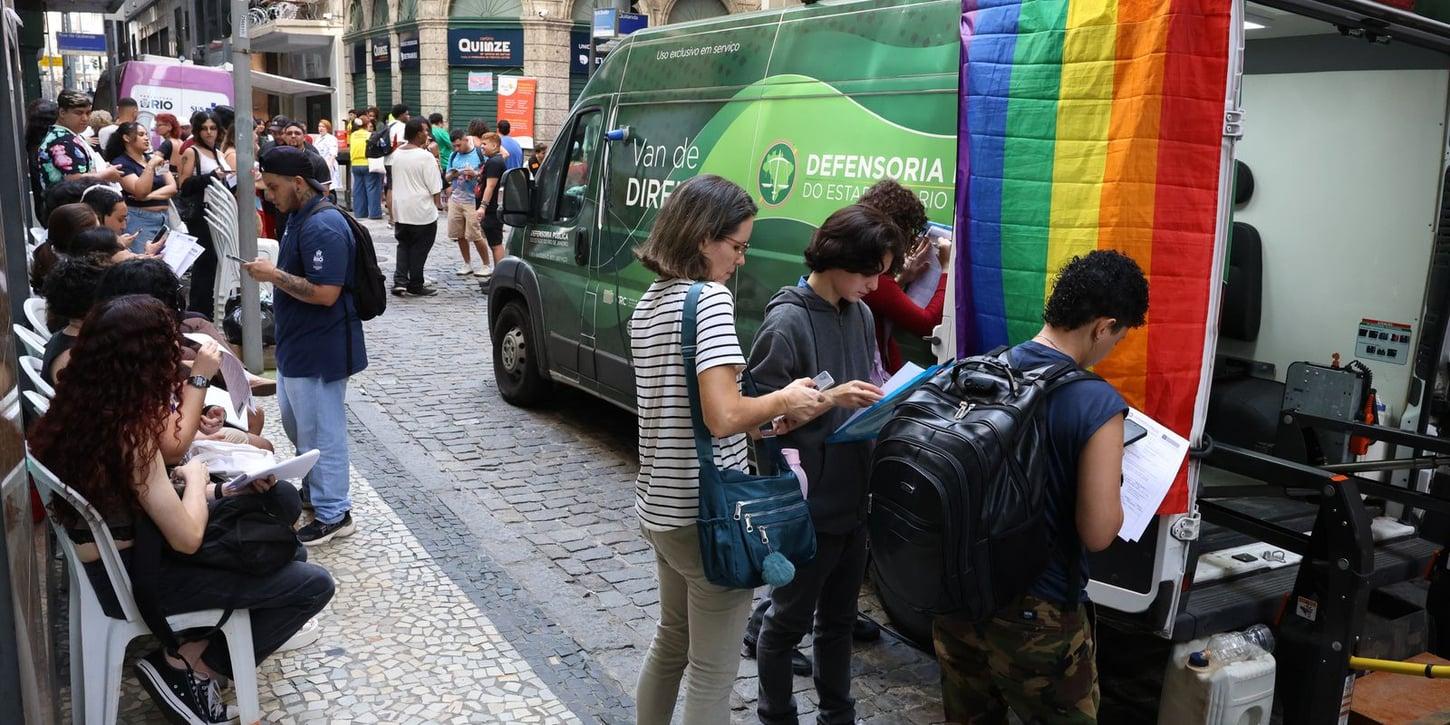 Ato em Defesa da Democracia Reúne Transexuais e Travestis no RJ