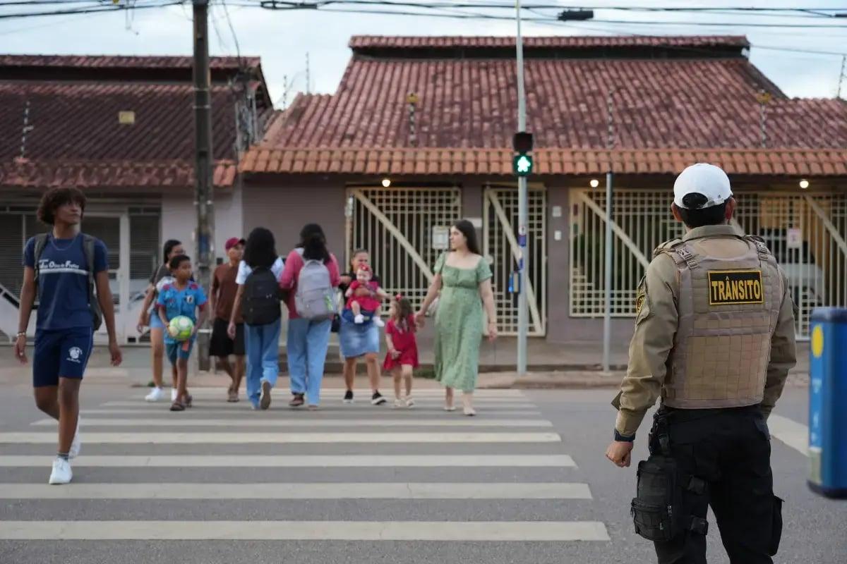 Botoeiras proporcionam travessias mais seguras para pedestres