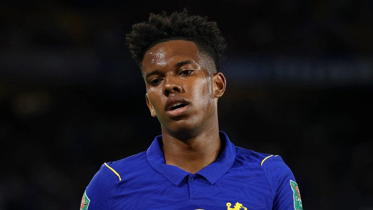 Chelsea reafirma a confiança em Estêvão, apesar do interesse do Barcelona