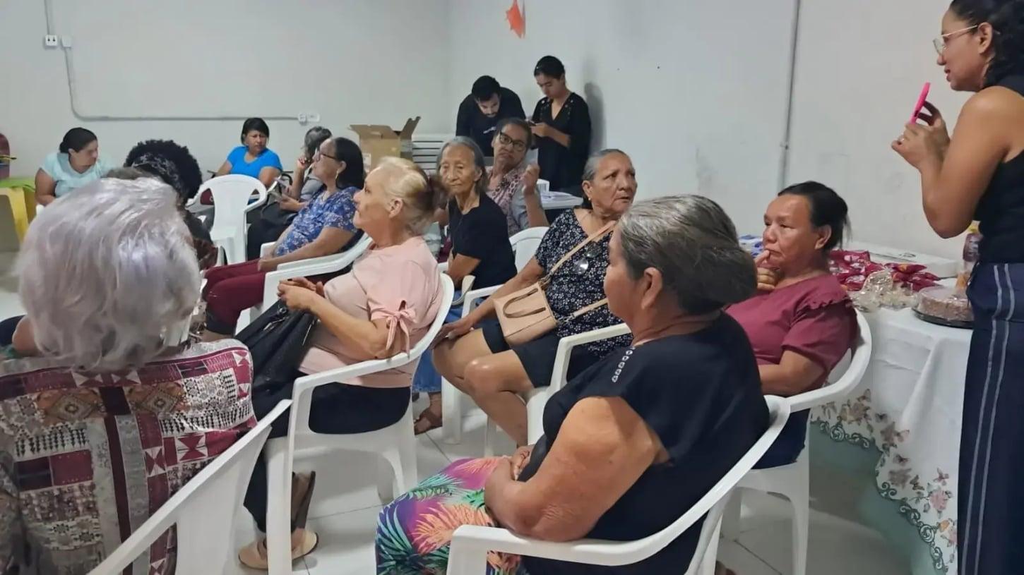 Encontro no Cras Dona Cotinha discute inclusão digital para a terceira idade