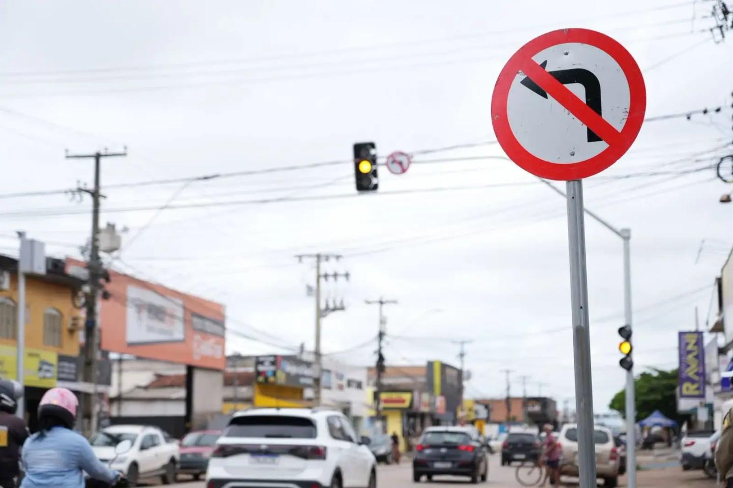 Funcionamento intermitente dos semáforos ocorre durante a madrugada em 15 pontos de Porto Velho
