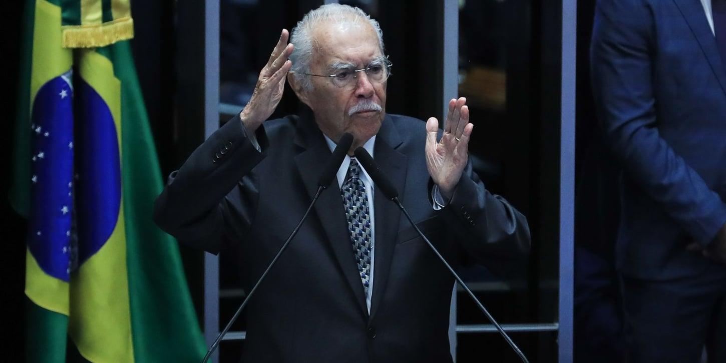 Internação do ex-presidente José Sarney devido a pneumonia