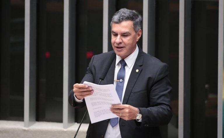 Limitação da rolagem contínua de vídeos em redes sociais visa proteger a saúde mental