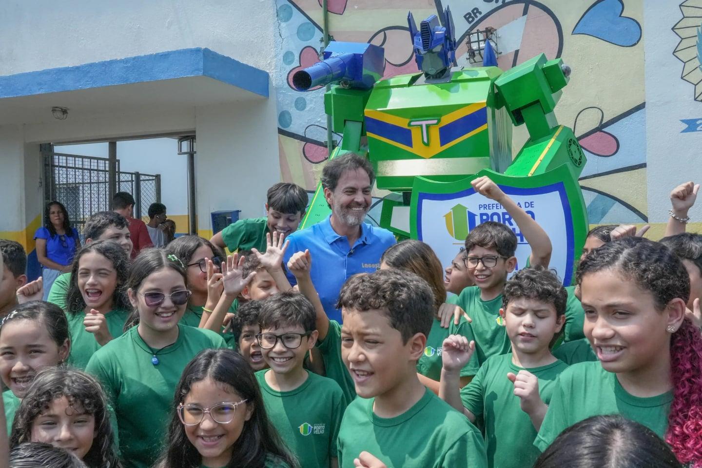 Prefeitura intensifica a vigilância nas escolas municipais com robô inteligente