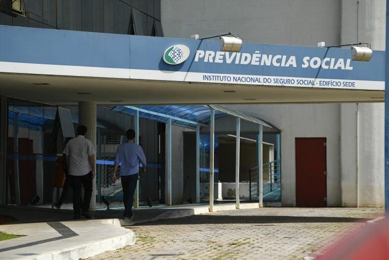 Proposta visa garantir ligações gratuitas para centrais do INSS e do Ministério do Trabalho