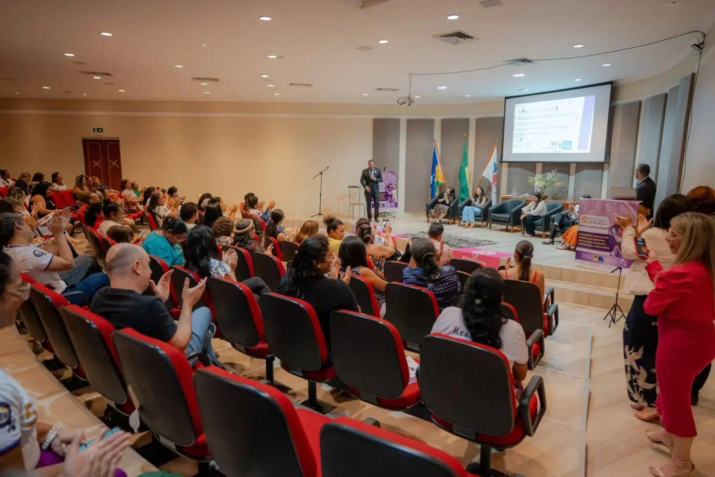 Soluções para resíduos e economia circular são discutidas em seminário em Porto Velho