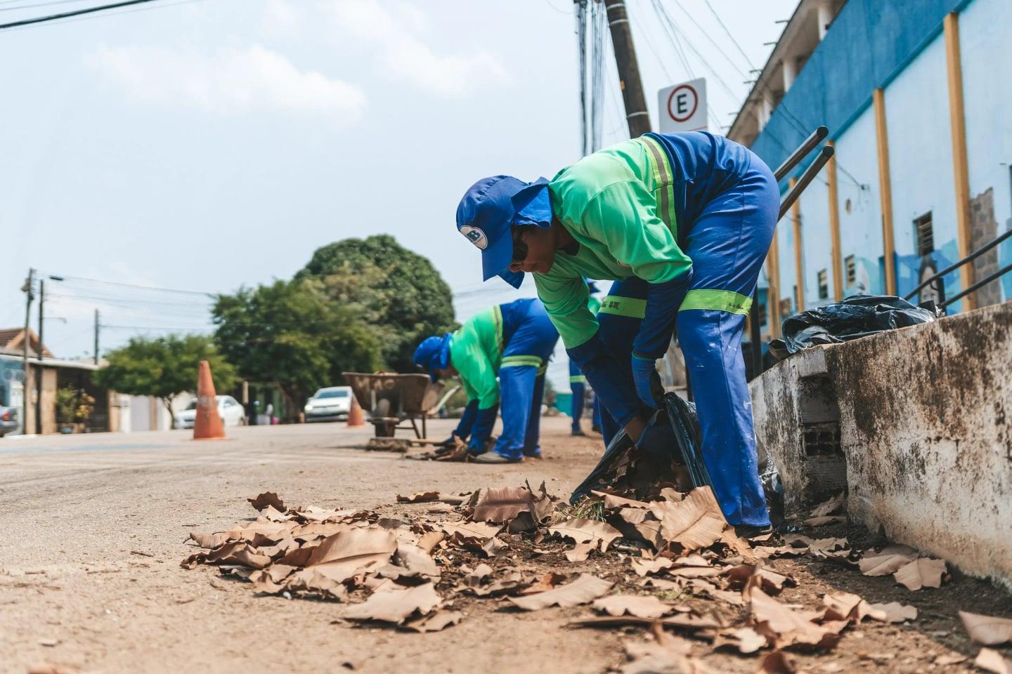 Trabalho diário da Prefeitura em ruas, bairros e áreas públicas é mantido