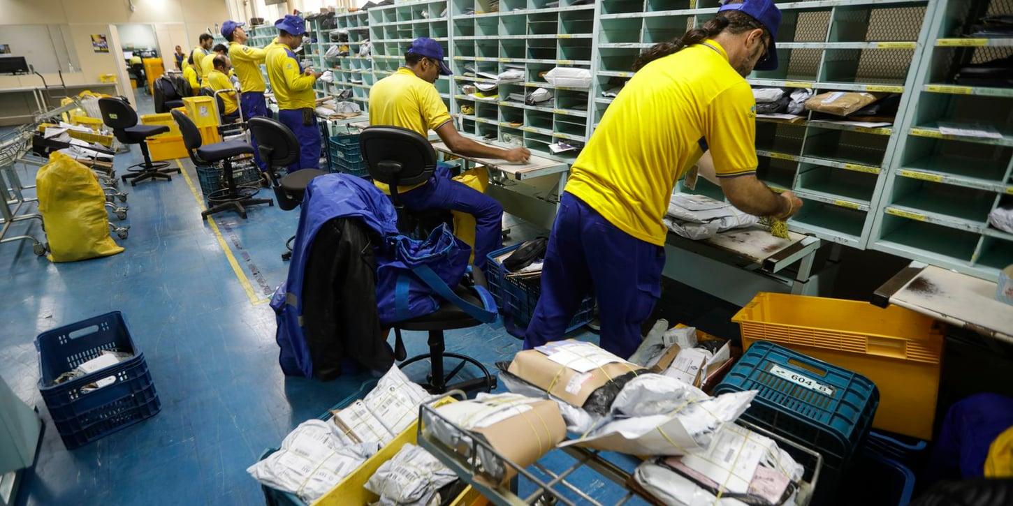 TST ordena que 80% dos trabalhadores dos Correios continuem ativos durante a greve