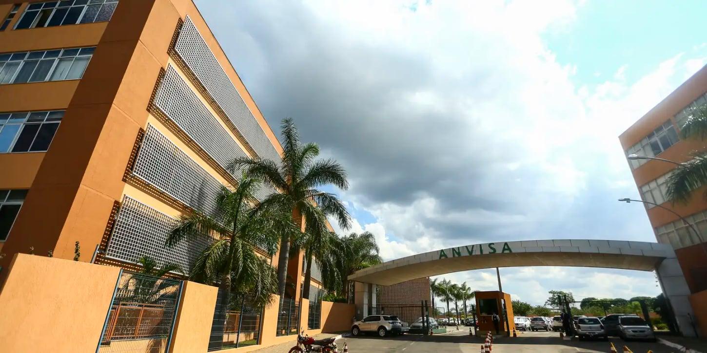Anvisa determina recolhimento de gel falsificado e proíbe a venda de cosméticos