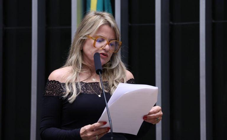 Câmara aprova oferta de consultas no SUS para orientação em saúde reprodutiva de jovens