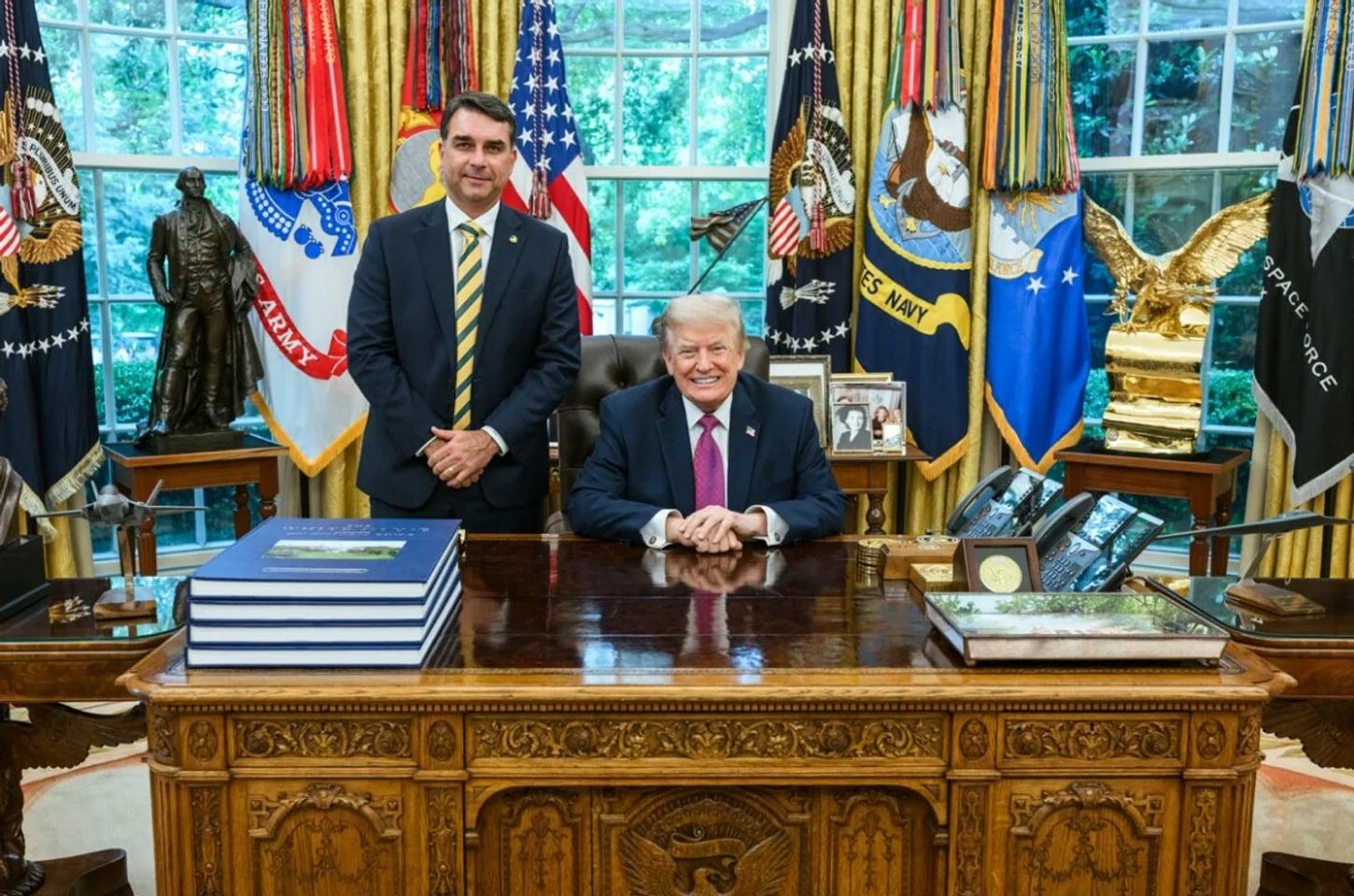 Confirmação de vistos para Flávio Bolsonaro e sua família é feita pelo governo Trump