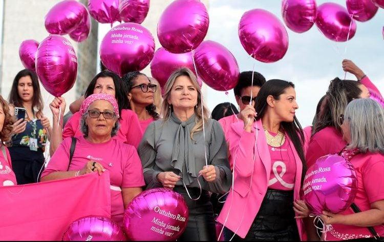 Deputada Flávia Morais destaca a relevância do diagnóstico precoce durante o Outubro Rosa