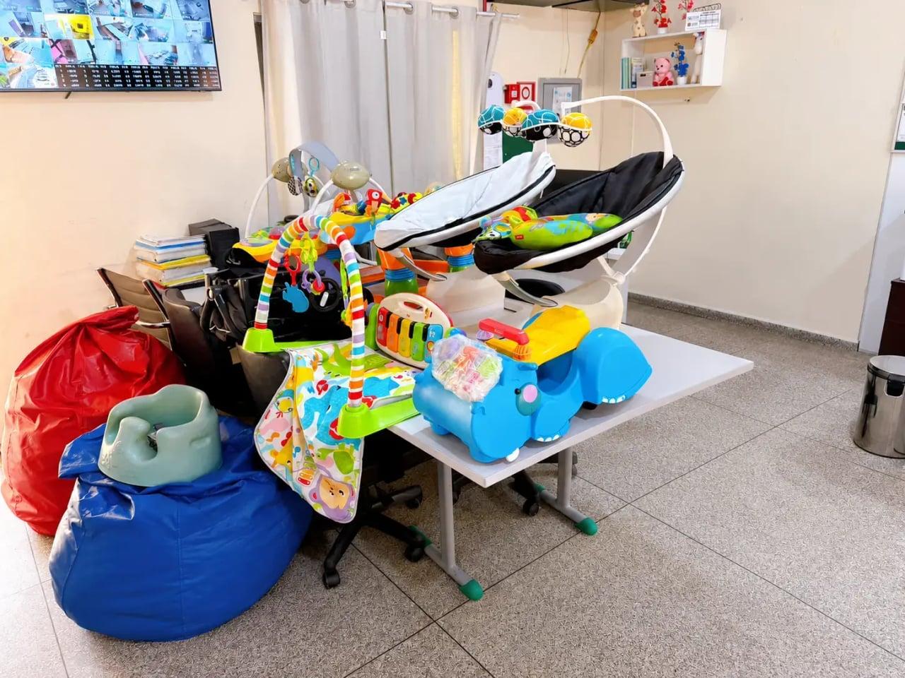 Elizângela Gonçalves, madrinha do programa Apadrinhando uma História, realiza doações para bebês da Casa Criar