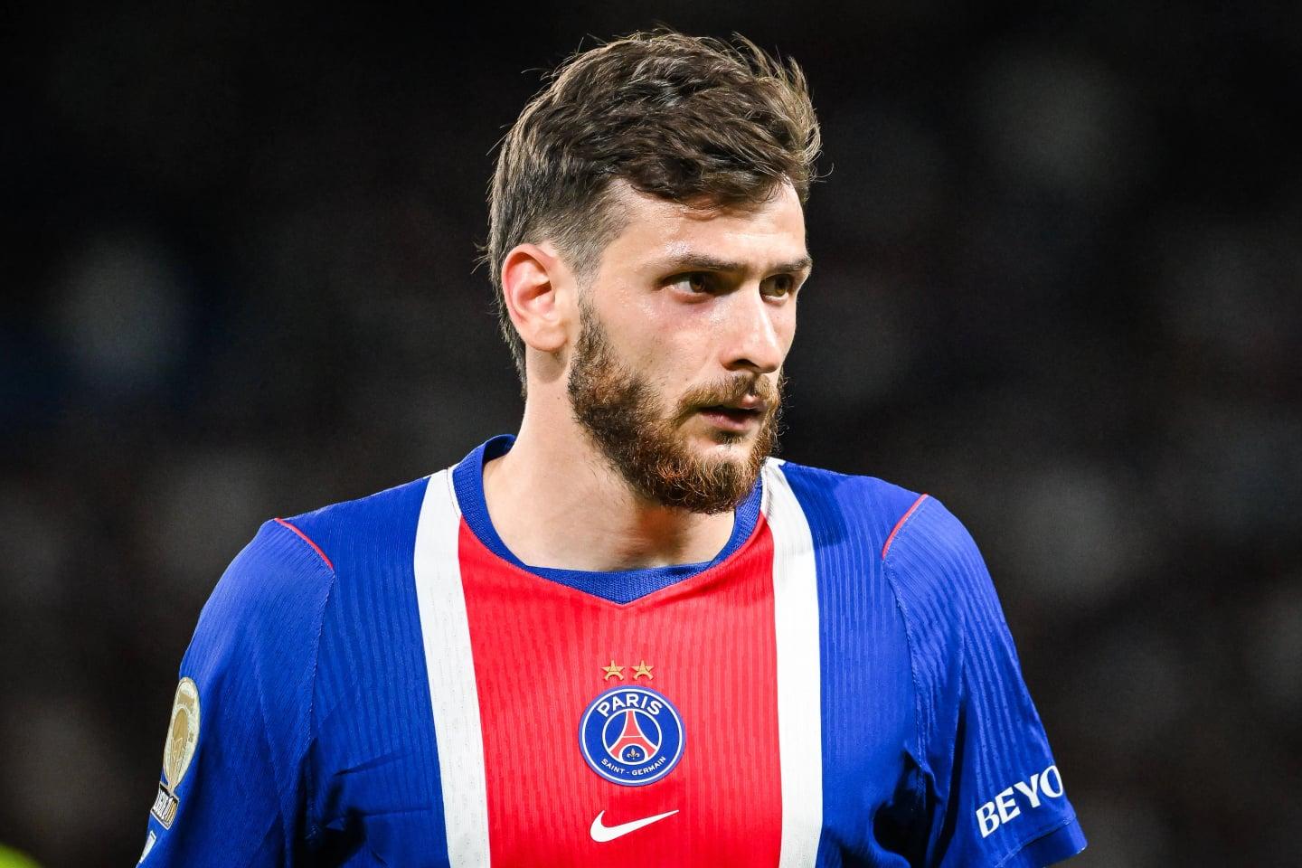 Ex-jogador do Ajax: 'O comparamos a Kvaratskhelia. Ele pode se tornar tão significativo quanto no PSG'