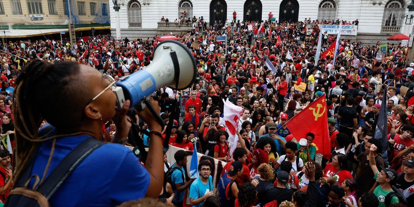 Movimentos estudantis realizam manifestações em apoio a Lula em todo o Brasil