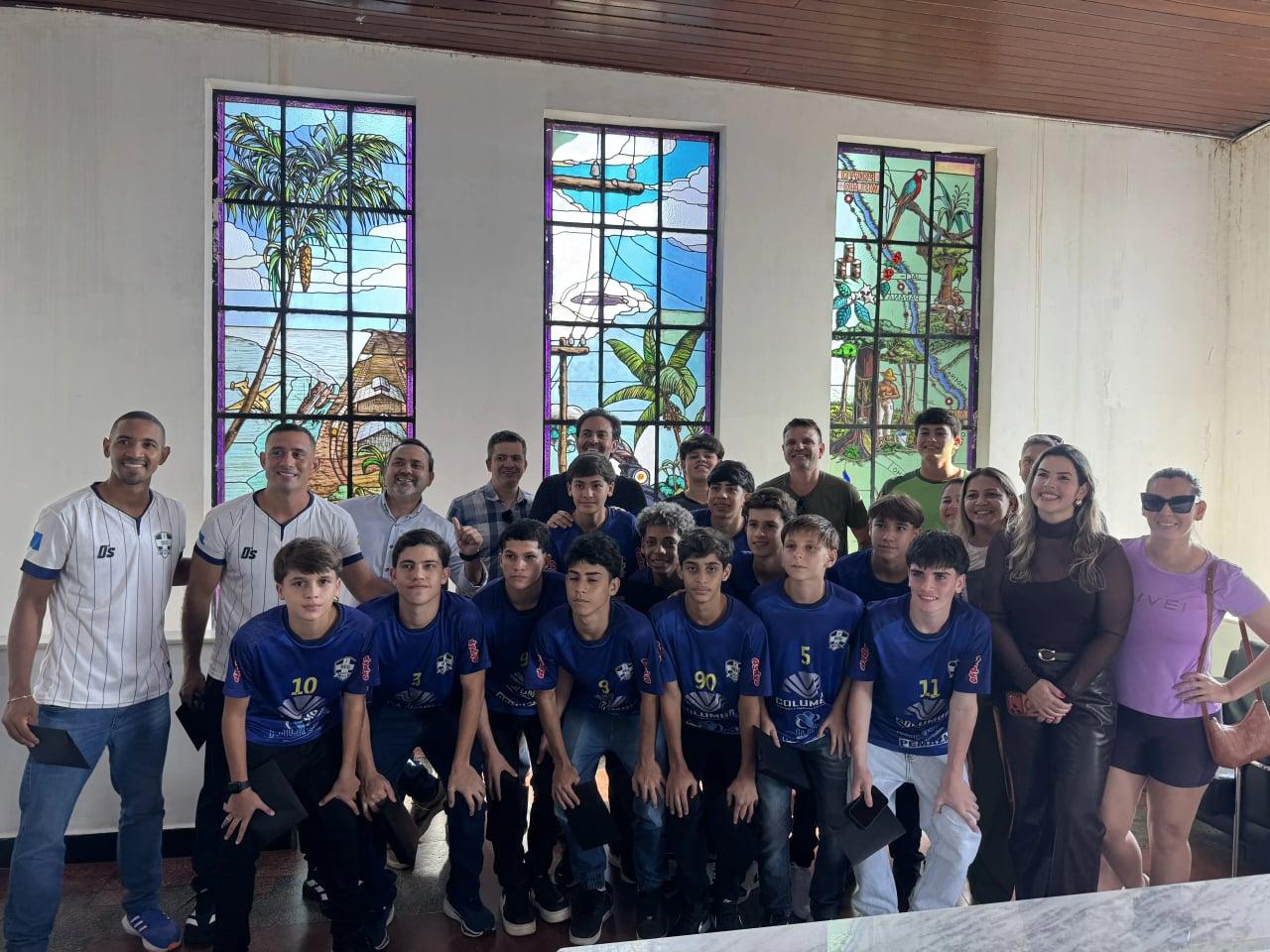 Prefeitura assegura passagens para equipe de 25 pessoas, incluindo atletas e comissão técnica de futebol