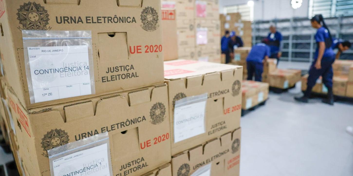 Preparativos para eleição: distribuição de urnas e sessões em andamento