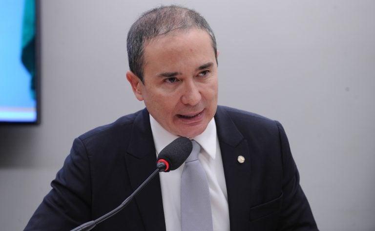 Proibição de anúncios em planos de streaming sem publicidade é tema de projeto de lei