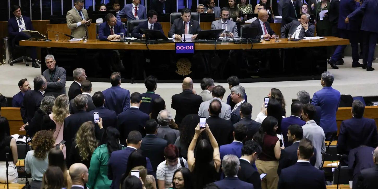 Votação da PEC que extingue a jornada 6x1 acontece na quarta-feira