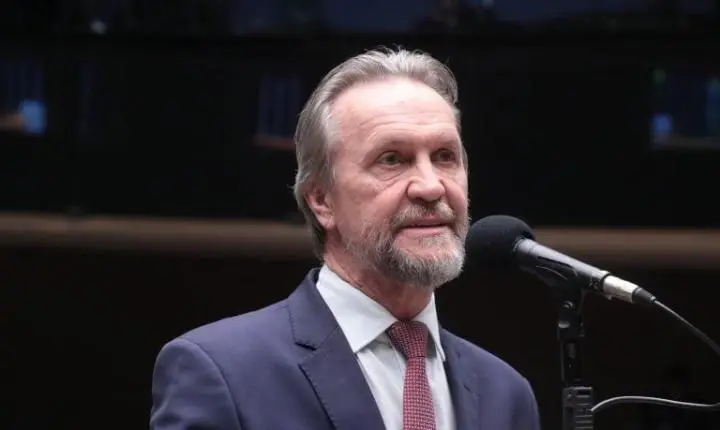 Apoio à reeleição de Motta para presidência da Câmara é anunciado pela federação PT-PCdoB-PV