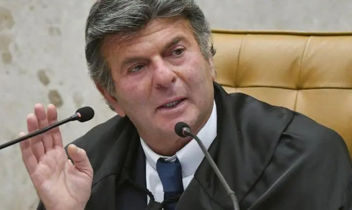Decisão de Dino que restabelecia posts sobre Nossa Senhora é suspensa por Fux