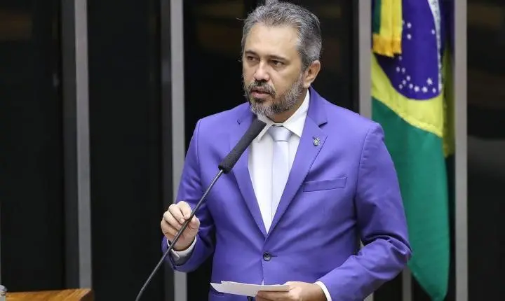 Elmano é reeleito governador do Ceará no primeiro turno