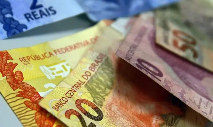 Em agosto, taxa de juros para famílias sobe e inadimplência atinge 6%