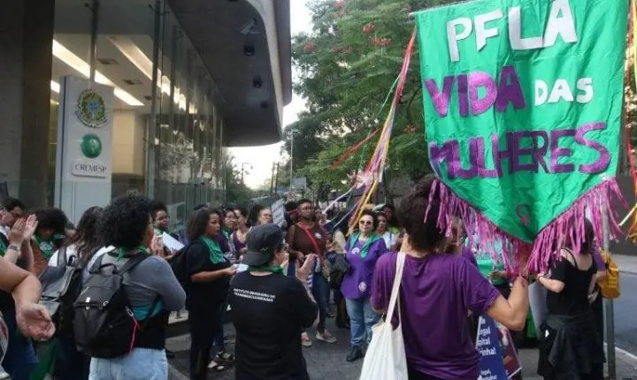 Incentivar o suicídio em contextos de violência doméstica se torna crime
