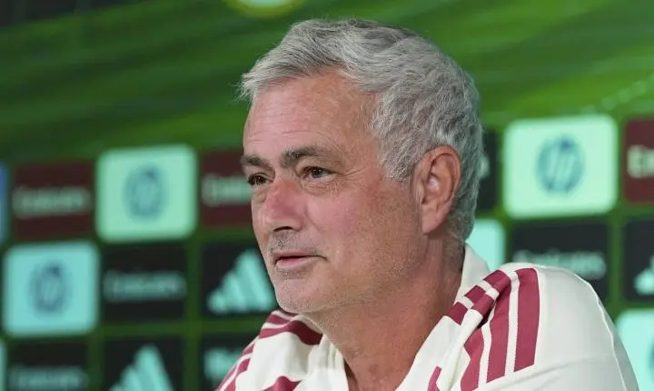 Mourinho faz comentário irônico sobre a situação do City: 'Precisamos ter sorte de ainda estarmos aqui'