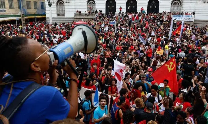 Movimentos estudantis realizam manifestações em apoio a Lula em todo o Brasil