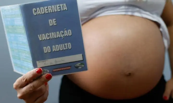 O perigo da recusa às vacinas de gripe e covid entre gestantes