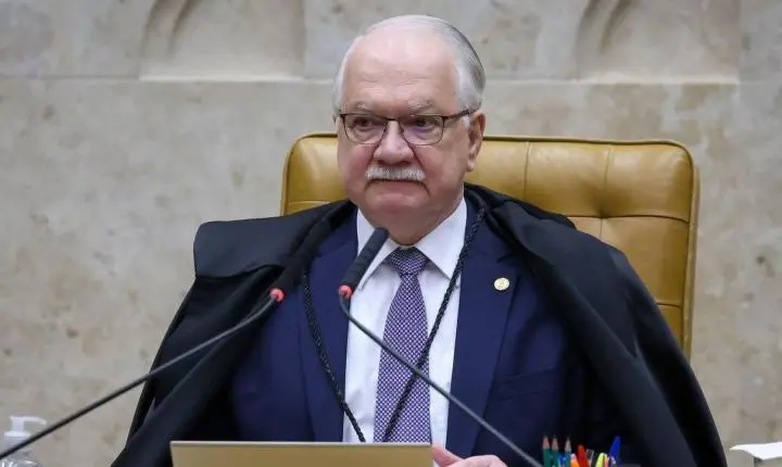 Pedido para afastar Dino de processos envolvendo Flávio Bolsonaro é negado por Fachin