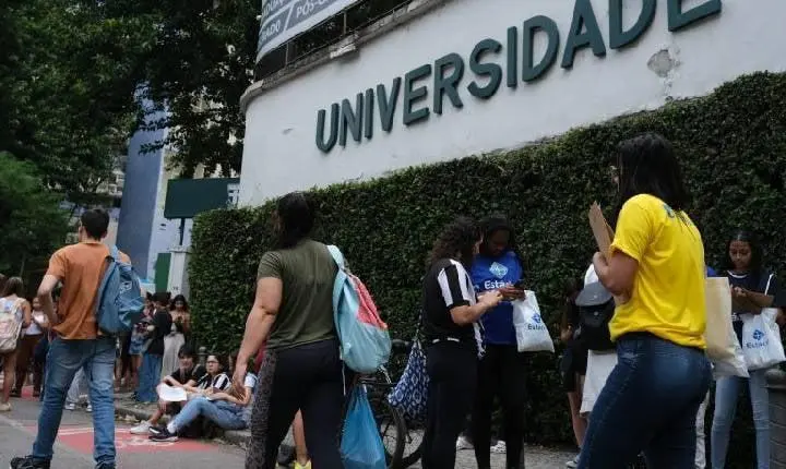 Projeto garante acesso universal a universidades públicas ao extinguir vestibular
