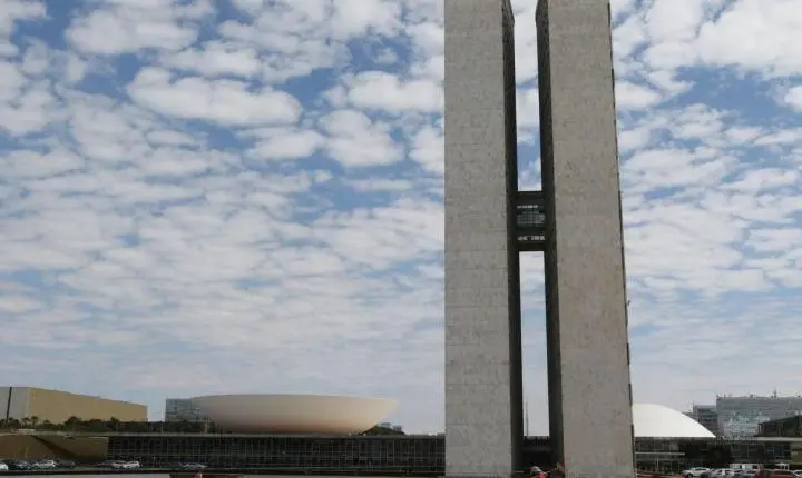 Senado define nova data para votação da proposta que extingue a escala 6x1
